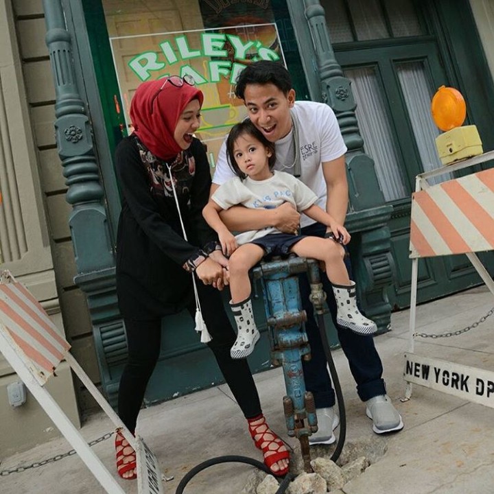 <p>Seru-seruan bareng nih. (Foto: Instagram Poppy Bunga)</p>