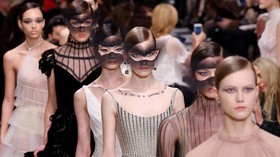 Feminisme, Surealisme, dan Haute Couture Dior