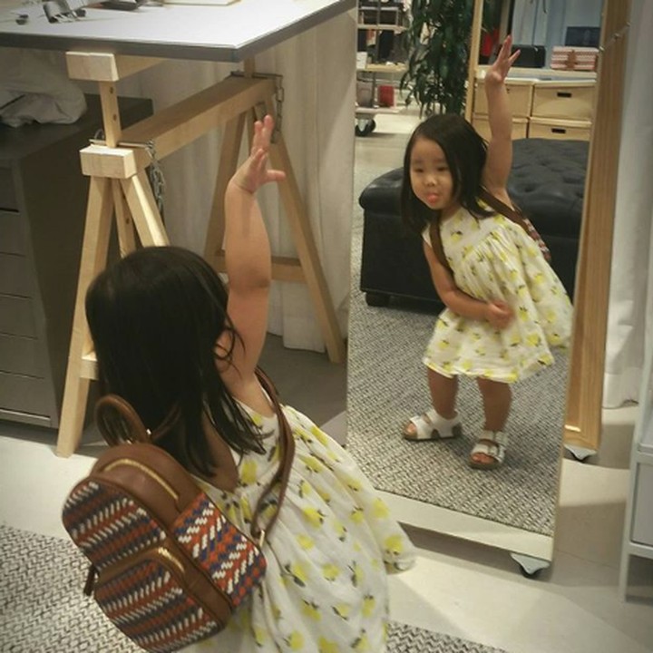 <div>Gaya apa sih itu? Hi-hi-hi. (Foto: Instagram @Willkjhong)</div>