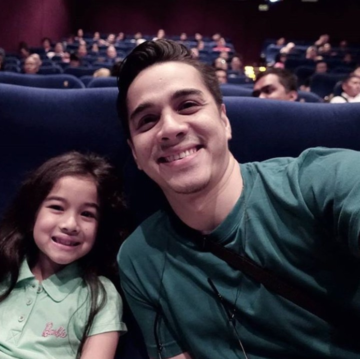 Papa Rio nge-date dulu ya sama si sulung yang cantik, Shaista. He-he-he. (Foto: Instagram @riostockhorst)