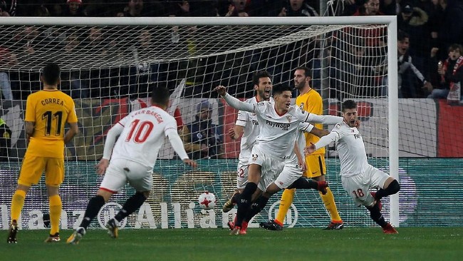 Sevilla memastikan tiket semifinal Copa del Rey 2018 setelah menyingkirkan Atletico Madrid di perempat final dengan agregat kemenangan 5-2.