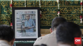 Fadli Zon Kenang Mesin Tik Pemberian Daoed Joesoef