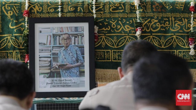 Fadli memiliki kegemaran mengoleksi mesin tik para penulis yang tak terpakai, termasuk milik Daoed Joesoef.