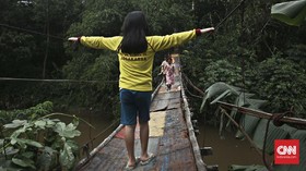 FOTO: Jembatan 'Indiana Jones' Nadi Penghubung Jakarta-Depok