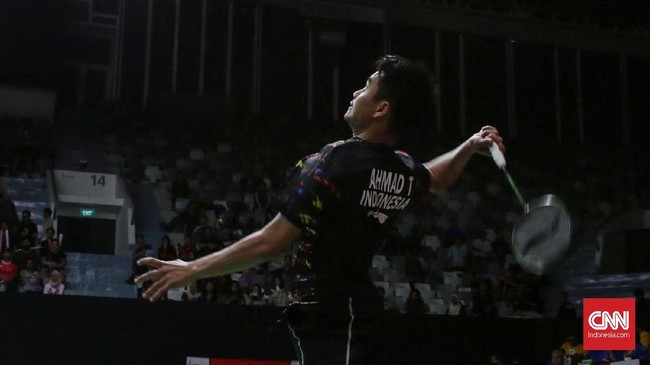 Pasangan ganda campuran Tantowi Ahmad - Liliyana Natsir berhadapan dengan pasangan Taiwan Lee Yang dan Hsu Ya Ching pada babak 16 besar Daihatsu Indonesia Master di Istora Senayan, Jakarta 25 Januari 2018. Tantowi dan Liliyana menang dengan skor 21-12 dan 21-10. (CNN Indonesia/ Hesti Rika)