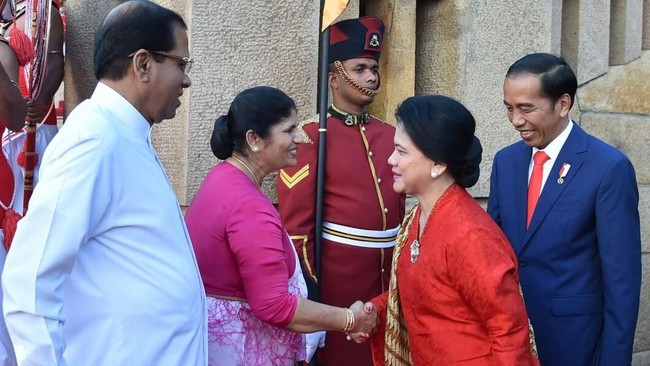 Kunjungan di Sri Lanka berakhir, Presiden Joko Widodo dan Ibu Negara Iriana bertolak dari Bandar Udara Internasional Bandaranaike menuju New Delhi, India.