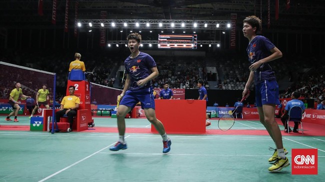 Tuan rumah China dan Jepang berbagi masing-masing dua gelar di Kejuaraan Bulutangkis Dunia 2018, sementara satu gelar juara diraih Carolina Marin dari Spanyol.