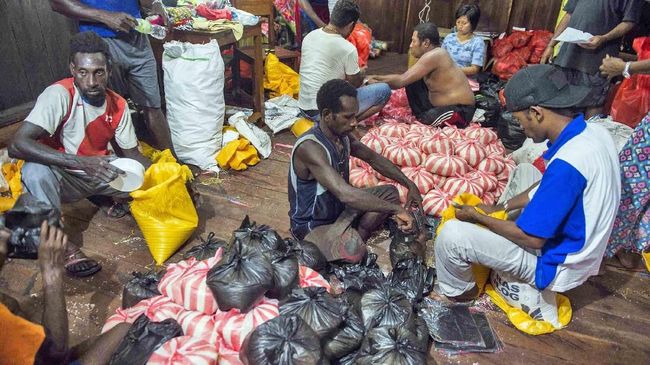 Meski status Kejadian Luar Biasa Campak di Asmat dinyatakan berakhir pada Senin (5/2), pendampingan terhadap warganya masih perlu dilakukan.