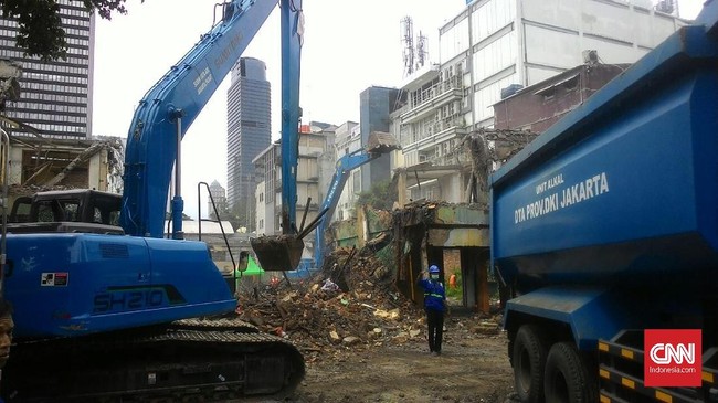 Pemprov DKI merobohkan bangunan di kompleks Pasar Blora untuk digunakan sebagai lahan membangun Transit Oriented Development (TOD) Dukuh Atas.