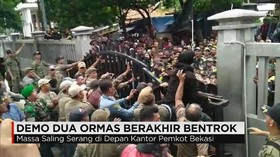 Demo Dua Ormas Berakhir Bentrok