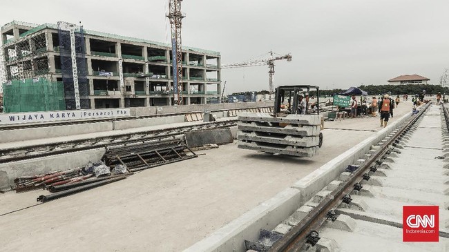Meski Kementerian PUPR menghentikan pengerjaan proyek jalan layan, tapi Anies meyakinkan bahwa proyek di Jakarta hanya akan ditunda sementara.