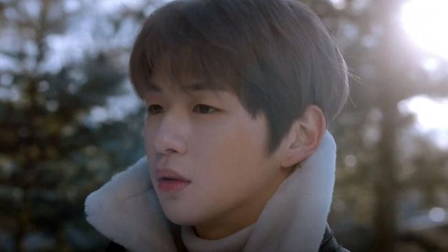 Personel Wanna One Kang Daniel menjadi bintang dalam video musik lagu terbaru duo Davichi yang bertajuk 'Days Without You.'