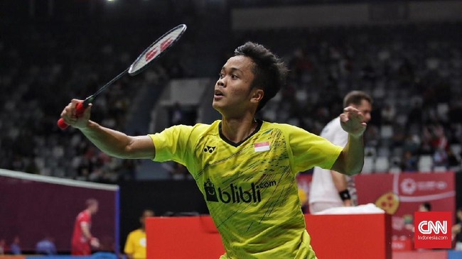 Anthony berhasil melangkah ke babak semifinal Indonesia Masters setelah menundukkan tunggal putra nomor empat dunia, Chen Long, dalam laga sengit.