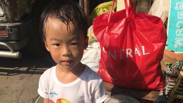 Ibu ini ingin mengajarkan pada anaknya: jika kita beruntung bisa sekolah, maka sekolahlah dengan baik.