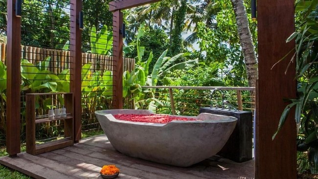 Ada sesuatu yang menarik di sini. Bukan hanya tempatnya yang nyaman, santai, dan tenang. Juga ada perasaan seperti kembali ke rumah.