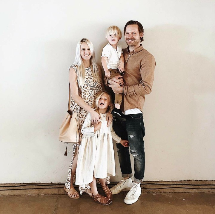 <p>Kalau pose-nya sekeluarga sadar kamera, oke juga. (Foto: Instagram/kelli_murray)</p>