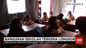 Sekolah Longsor, Siswa Belajar di Tenda