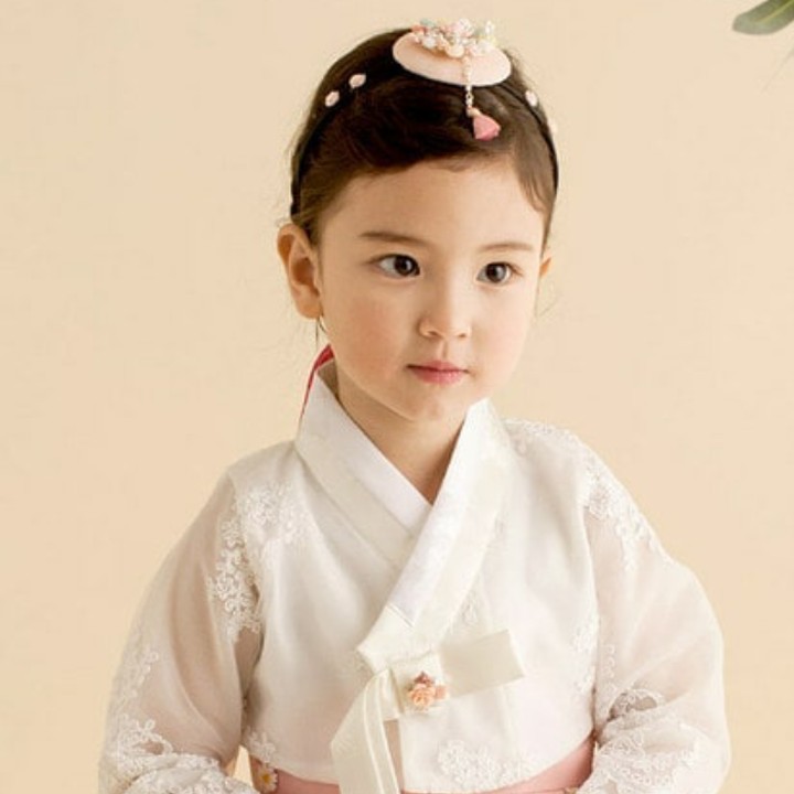 <p>Namanya Meghan, ia merupakan percampuran Korea Selatan dan Kanada. Cakep banget ya? ( Foto: Instagram @meghan_mama)</p>
