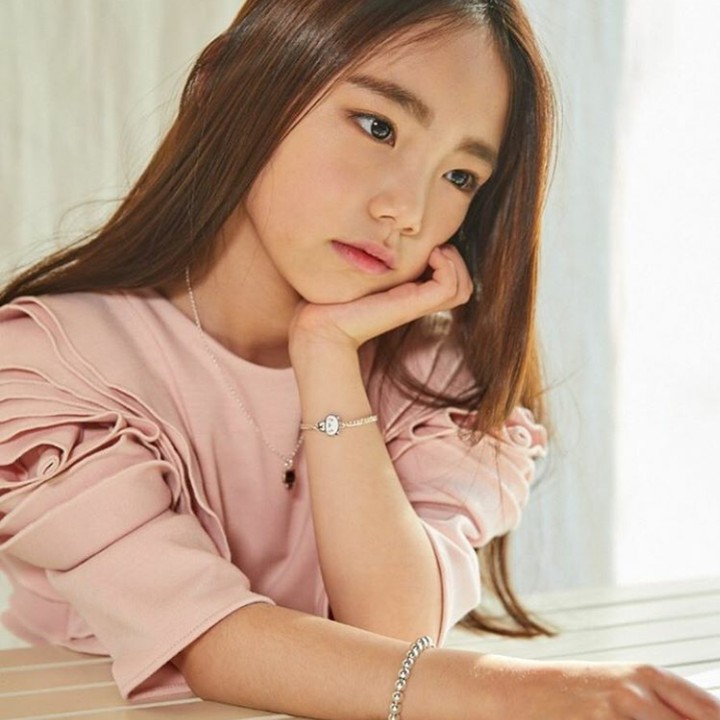 <p>Ini juga anak asli Korea Selatan lho, Bun. Namanya Lee Hye, cantiknya nggak main-main ya? ( Foto: Instagram @__leehye)</p>
