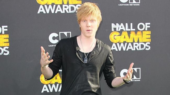 Adam Hicks yang dikenal lewat serial Disney XD, 'Zeke and Luther' dan muncul dalam 'The Boy Next Door,' ditangkap bersama rekannya karena perampokan bersenjata.
