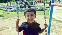 <p>Cuma main ayunan, si kecil udah happy banget. (Foto: Instagram/ @anakas.e.roh)  </p>