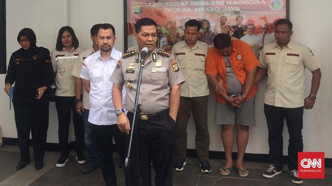 Salah satu pemegang saham PT Putera Daya Perkasa, Gunarko Papan mengonsumsi narkoba selama dua tahun karena merasa aman karena memiliki banyak kenalan polisi.
