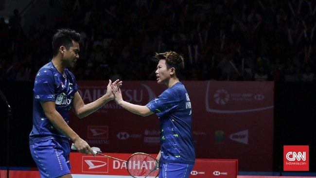 Pebulu tangkis ganda campuran, Tontowi Ahmad/Liliyani Natsir melaju ke babak final setelah mengalahkan pebulu tangkis Praveen Jordan/Melati Daeva Oktavianti  dengan skor 22-20 21-17  di Daihatsu Indonesia Master 2018 babak semifinal, Jakarta 27 Januari 2018.