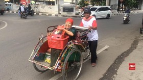 VIDEO: Dilegalkan, Para Penarik Becak Merasa Merdeka