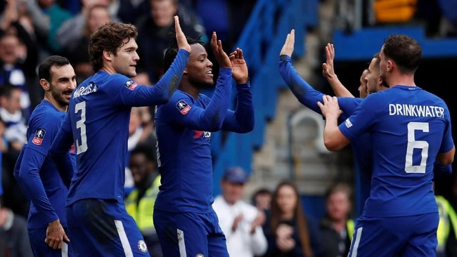 Michy Batshuayi tampil impresif dengan memborong dua gol saat Chelsea mengalahkan Newcastle United di Stamford Bridge, Minggu (28/1).