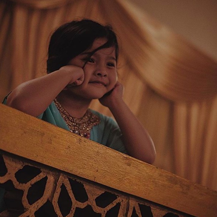 <p>Gaya menggemaskan Atreya yang sebentar lagi akan jadi kakak.  (Foto: Instagram/ @audyitem)</p>