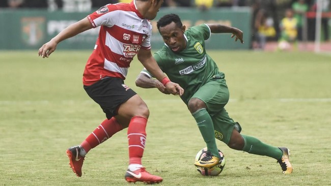 Pelatih Madura United Gomes de Oliveira memuji kualitas para pemain mungil Persebaya Surabaya yang tampil cemerlang.