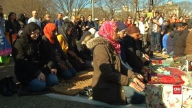 VIDEO: Aksi Solidaritas Larangan Negara Muslim Masuk AS