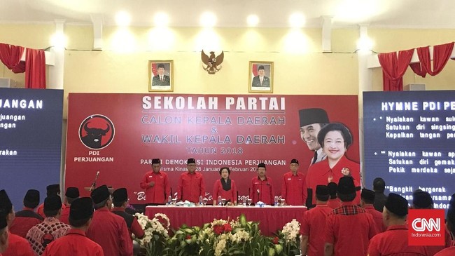 Sekolah Partai dibuka PDIP untuk 92 calon kepala daerah yang berlaga di Pilkada serentak tahun ini. Materi hukum, ideologi hingga strategi kampanye diberikan.
