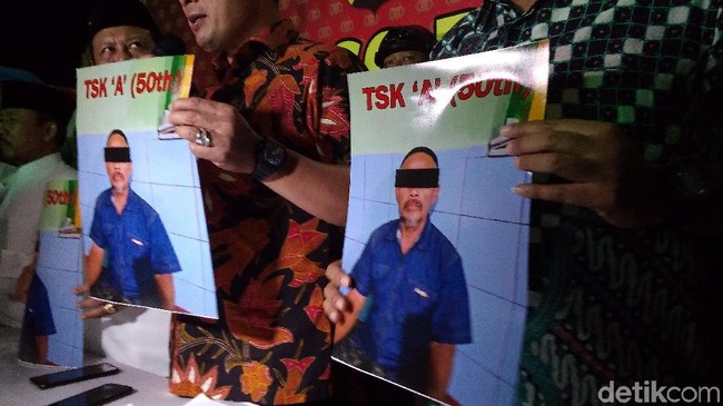 Polisi telah menangkap pria berinisial A (50 tahun) yang diduga sebagai pelaku penganiayaan KH Umar Basri, pimpinan Pondok Pesantren (Ponpes) Al Hidayah.