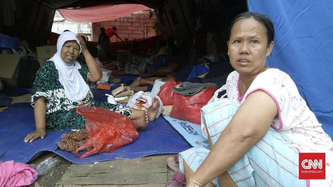 Sebanyak 1.037 jiwa mengungsi pascakabakaran di Krukut, Jakbar. Mereka berharap bantuan material bangunan didatangkan agar mereka bisa memperbaiki rumah lagi.
