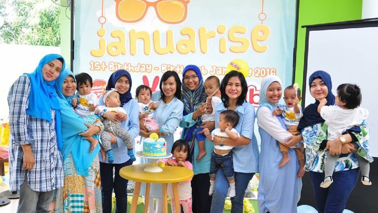 Berbagi info soal parenting seru juga kalau lewat diskusi online lho, Bun.