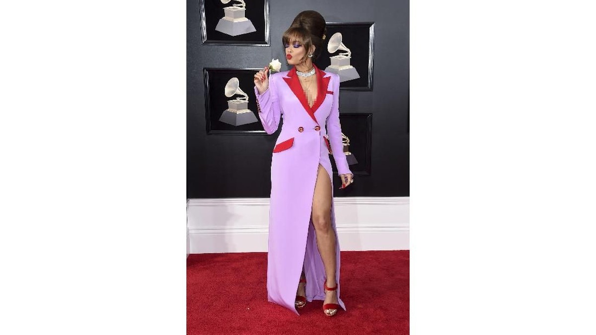 FOTO: Busana-busana 'Nyeleneh' di Grammy Awards 2018