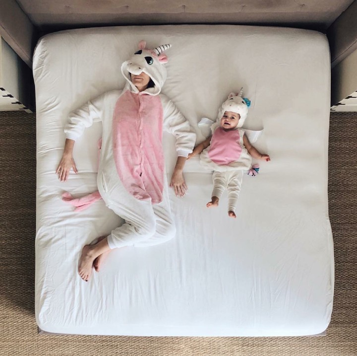 <p>Baju dan posenya menggemaskan banget sih. (Foto: Instagram/carolyn_mara)</p>