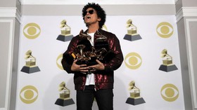 Bruno Mars Siapkan 24 Ribu Makanan untuk Amal Thanksgiving