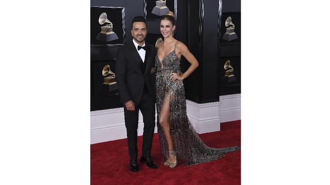 FOTO: Pamer Belahan Tinggi di Karpet Merah Grammy Awards 2018