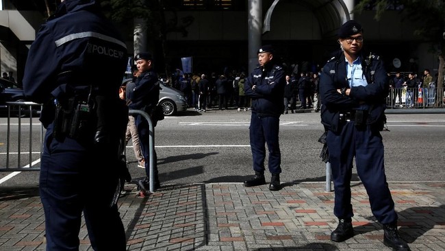 Sebanyak 1.500 warga kawasan Wan Chai dievakuasi setelah kepolisian menemukan bom era Perang Dunia II terkubur di area konstruksi Hong Kong Convention Center.
