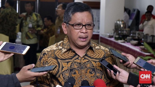 Hasto Kristianto mengatakan, PDIP tidak terlibat dan tidak ada hubungannya dengan PKI. Cuitan Alfian Tanjung yang menyebut PDIP didominasi PKI merugikan partai.