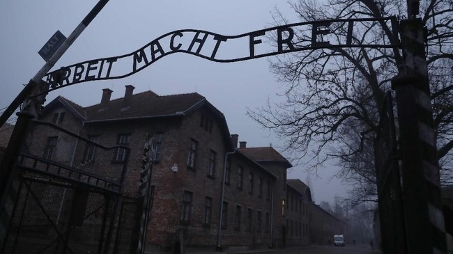 PM Polandia, Mateusz Morawiecki, tersinggung dengan ucapan PM Israel, Benjamin Netanyahu yang menuding bangsanya terlibat dalam Holocaust.
