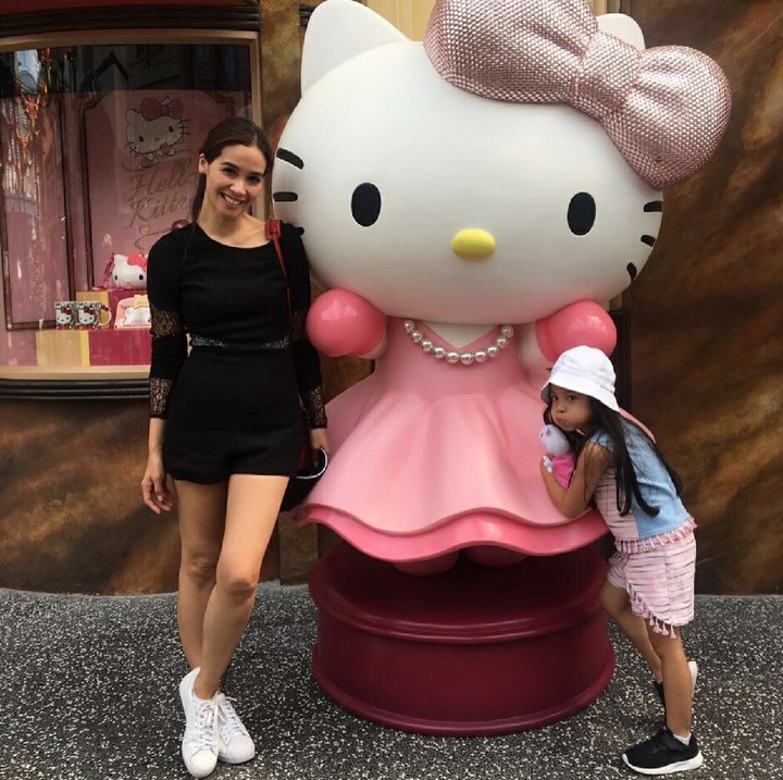 <p>Gaya ibu anak yang lagi jalan-jalan. (Foto: Instagram/marshatimothy)</p>