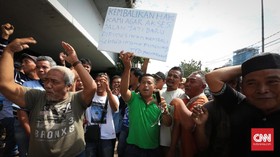 Anies-Sandi Ajak Sopir Angkot 'Ngopi' Pagi di Balai Kota