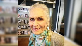 Daphne Selfe, Model Tertua Dunia yang Masih Eksis di Usia 89