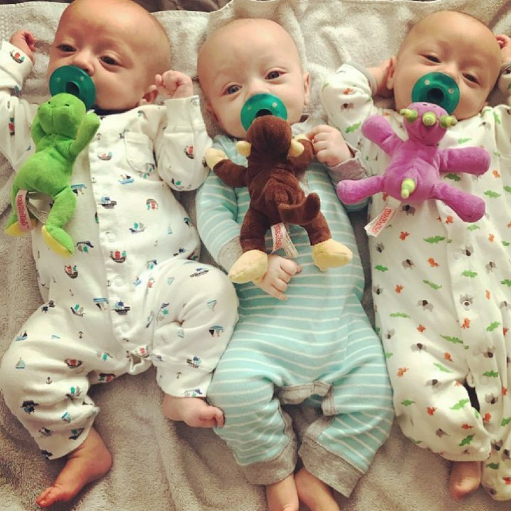 <p>Empeng 'jaman now' memang banyak macamnya ya. Ada empeng berboneka seperti milik bayi-bayi ini lho. (Foto: Instagram/wubbanub)</p>