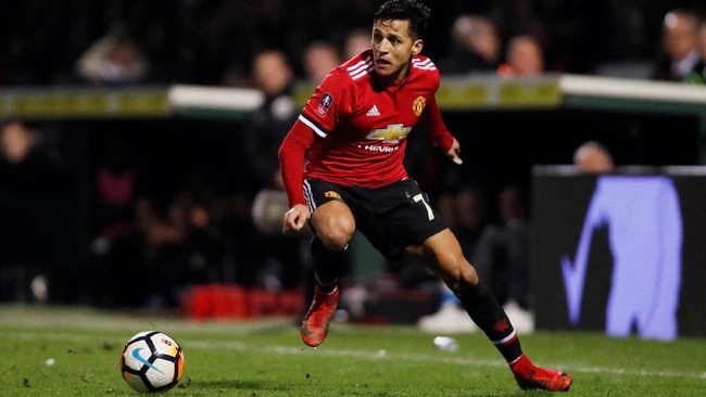 Manajer Manchester United, Jose Mourinho, berseloroh Setan Merah membeli Alexis Sanchez dari Arsenal dengan harga yang murah.