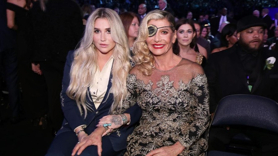 Ke$ha Dunia hiburan memang penuh kejutan. Beberapa di antaranya menyangkut keyakinan sang pesohor.