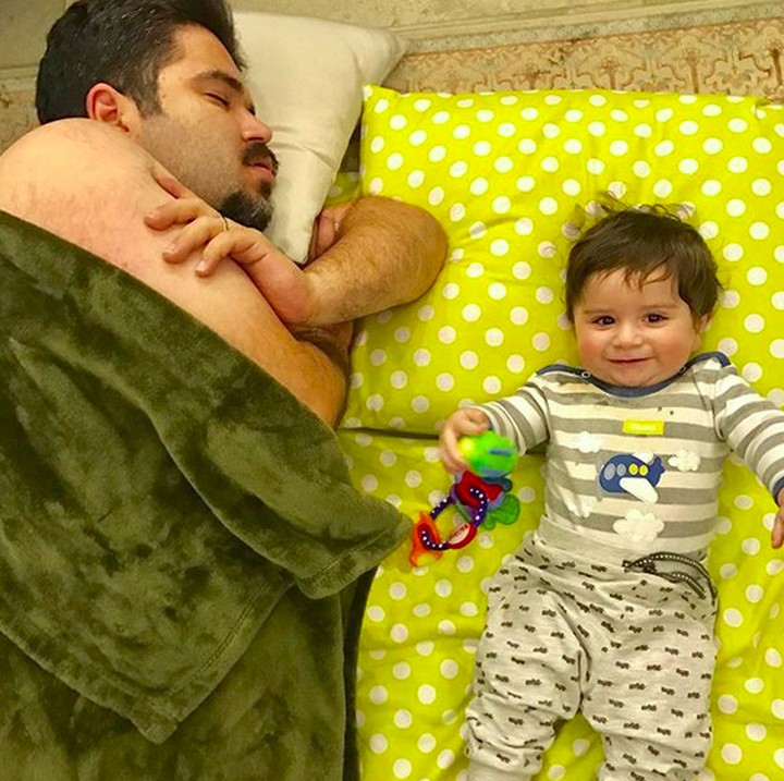 <p>Saat mata si kecil masih 'segar', ayah udah mimpi apa ya? (Foto: Instagram @bamdad.bargegol)</p>